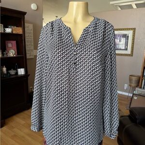 Laundry blue, black & white long sleeve Vneck blouse-size M